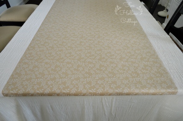 your table tree  down dollar lay paper base Simply cloth, and or runner  your  center fabric