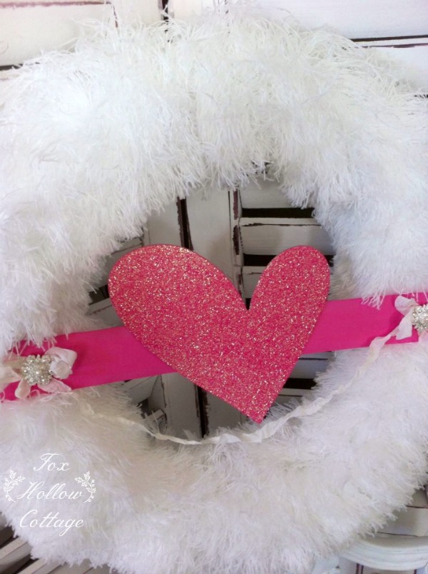 Valentine's Day Diy Fluffy Glitter Heart Wreath | #valentinesday #wreath