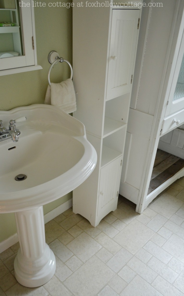The Little Cottage Bath - Pedastal Sink foxhollowcottage.com