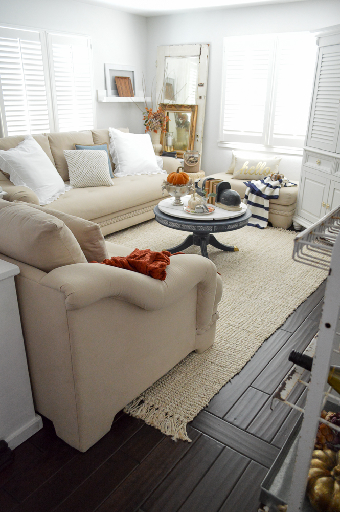 easy-fall-living-room-decorating-ideas-8
