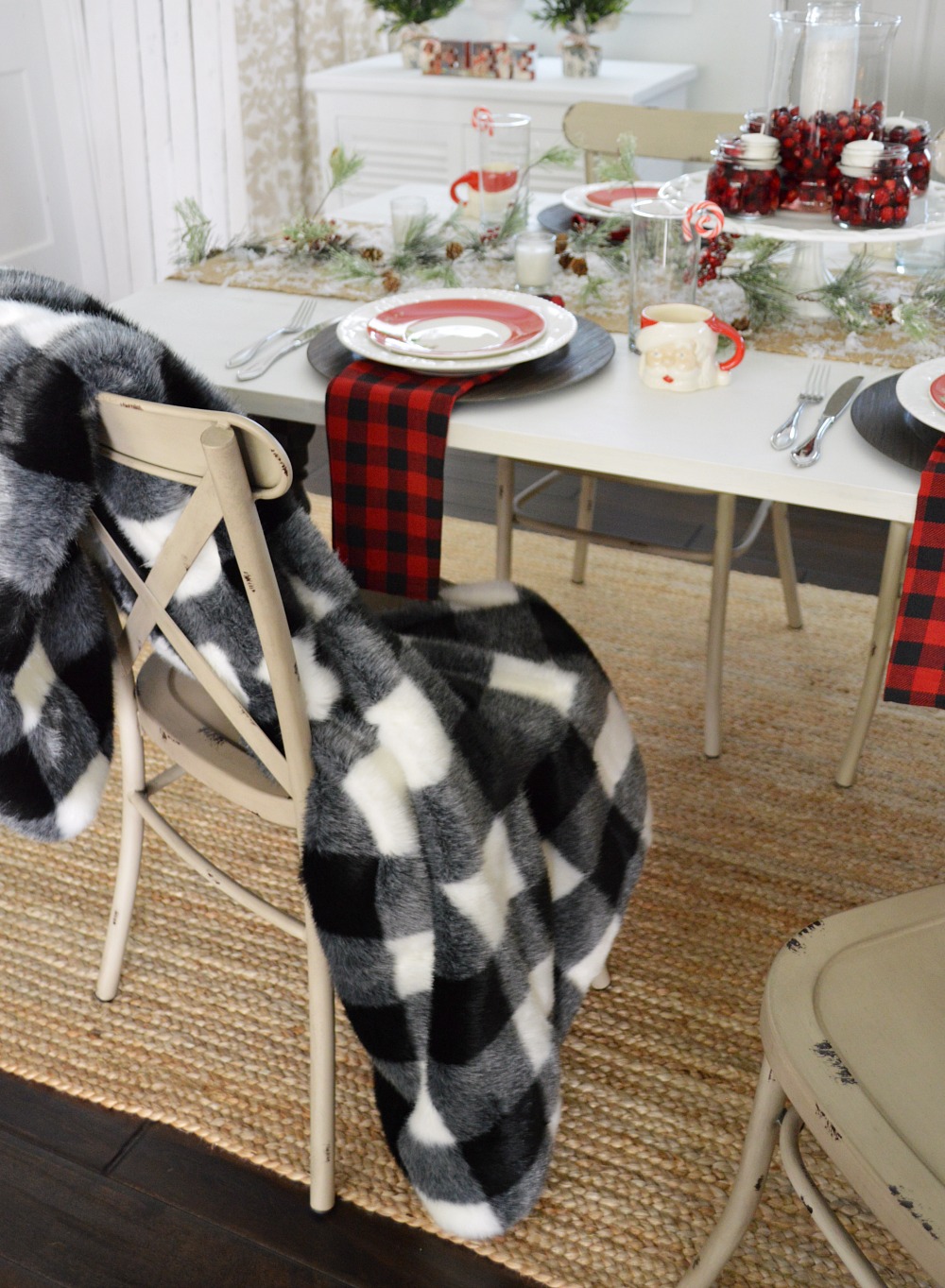 Cottage Farmhouse Christmas Dining Room | Farm table in red black + white, buffalo check
