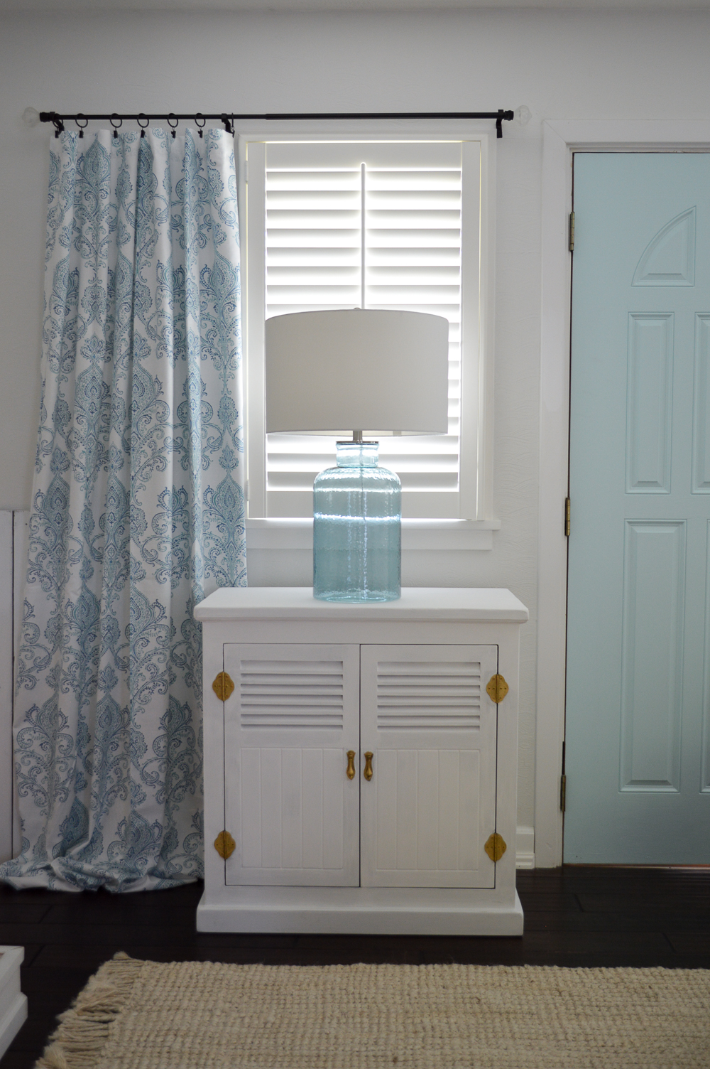 I'm bringing aqua back to my cottage home, for an airy coastal feel. Aqua Blue Cottage Home Decorating Ideas at Fox Hollow Cottage blog - www.foxhollowcottage.com