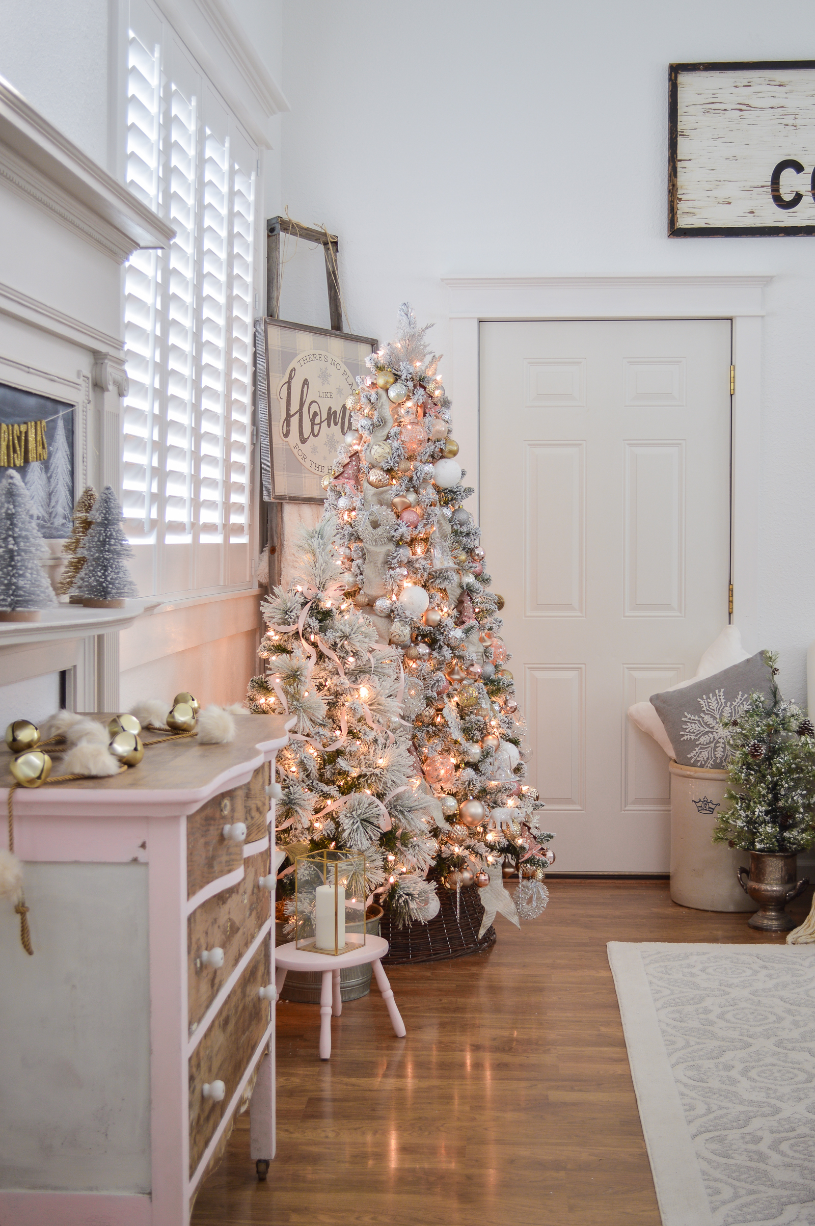 affordable-vintage-cottage-pink-christmas-decorating-ideas-with-flocked-tree