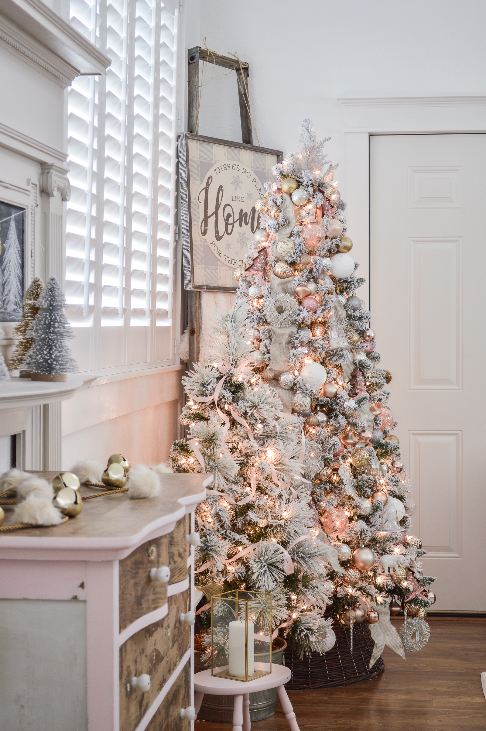 affordable-vintage-cottage-pink-christmas-decorating-ideas-with-flocked-tree