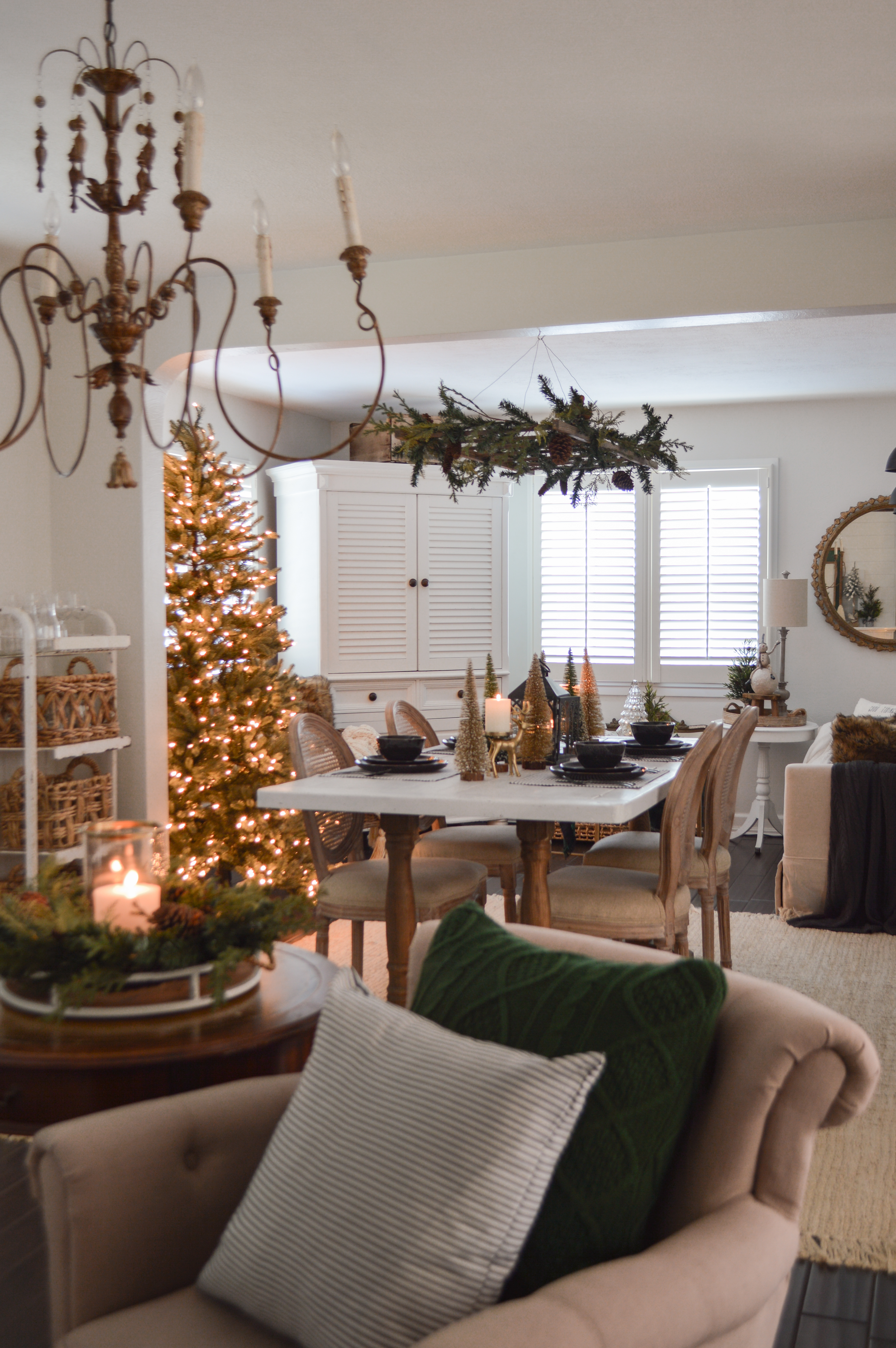 A Cozy Cottage Cabin Christmas - Fox Hollow Cottage