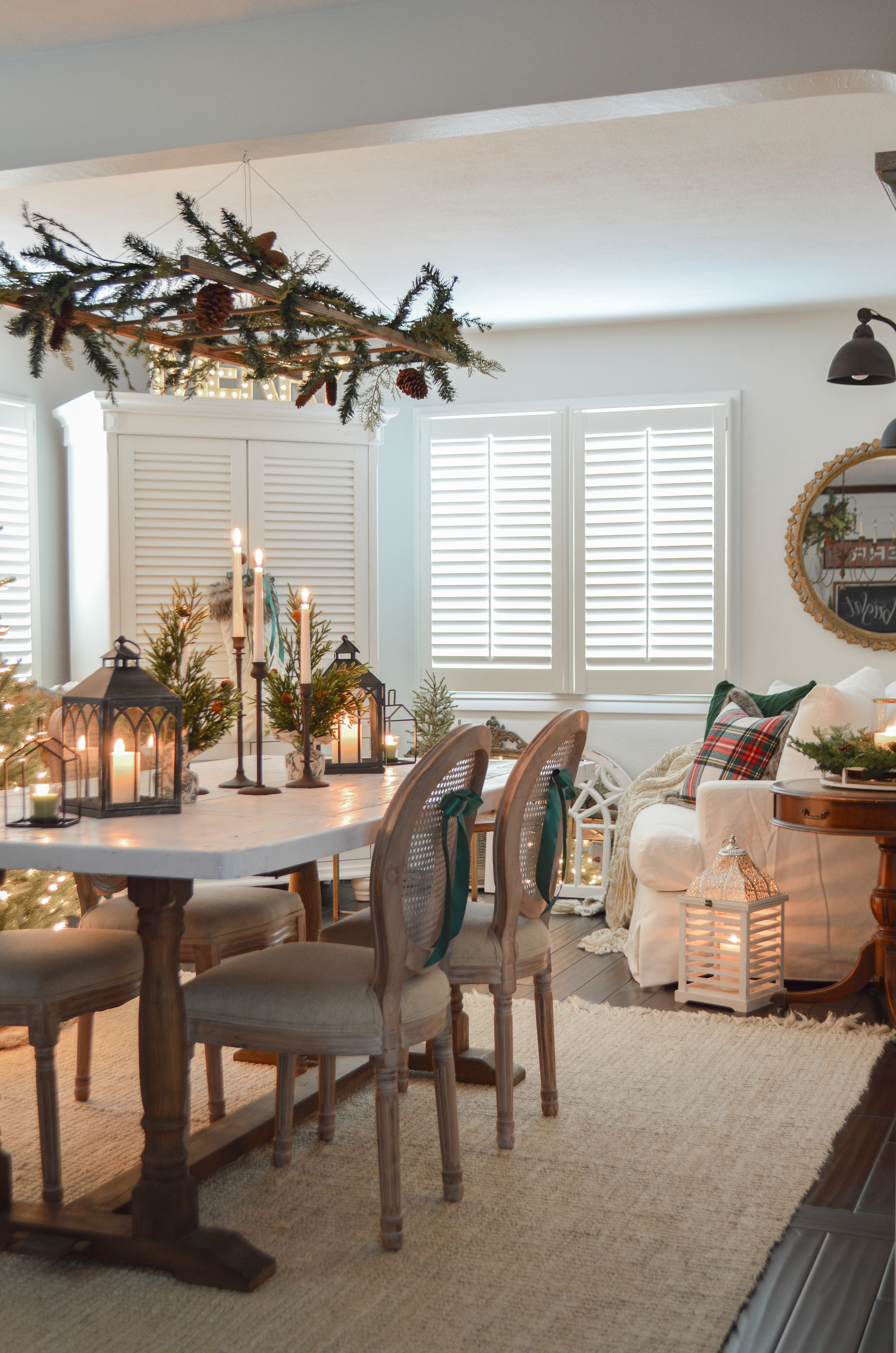 Holiday Housewalk Merry Christmas Home Tour - Cozy little 1920's cottage home decorated for Christmastime - full of affordable, easy ideas, vintage finds and DIY projects! #holidayhousewalk #christmashometour #cozychristmas #cottagechristmas #farmhousechristmas